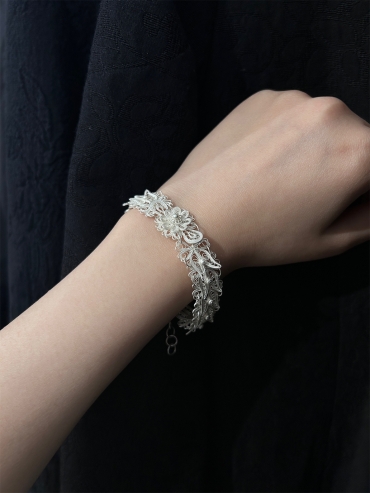 ZHAN - Splendid knitting bracelet with butterfly shaped chain