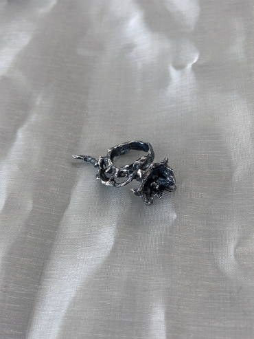 Black datura ring
