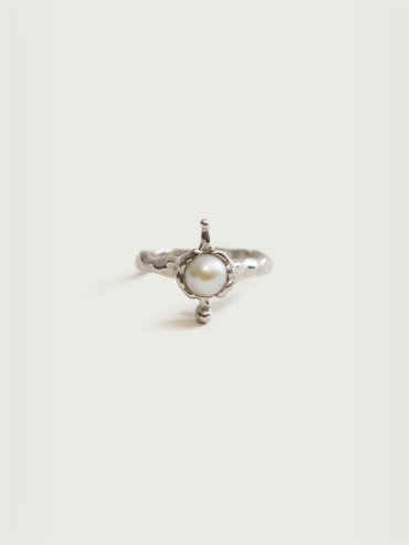Silver Penatrating Pearl Ring