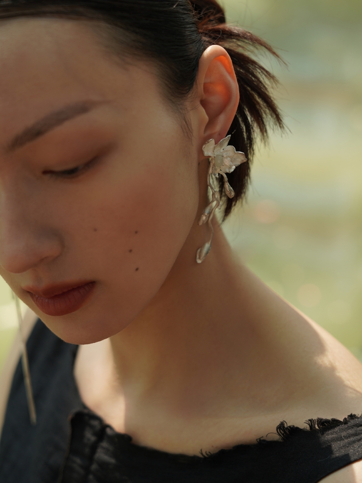 White magnolia earrings with jade