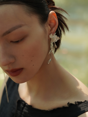 White magnolia earrings with jade
