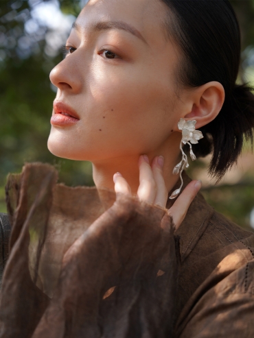 White magnolia earrings with jade