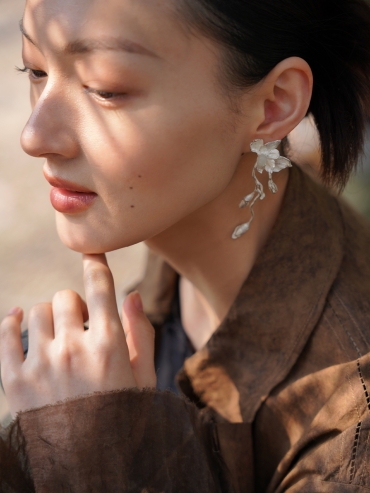 White magnolia earrings with jade