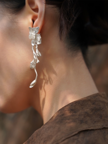 White magnolia earrings with jade