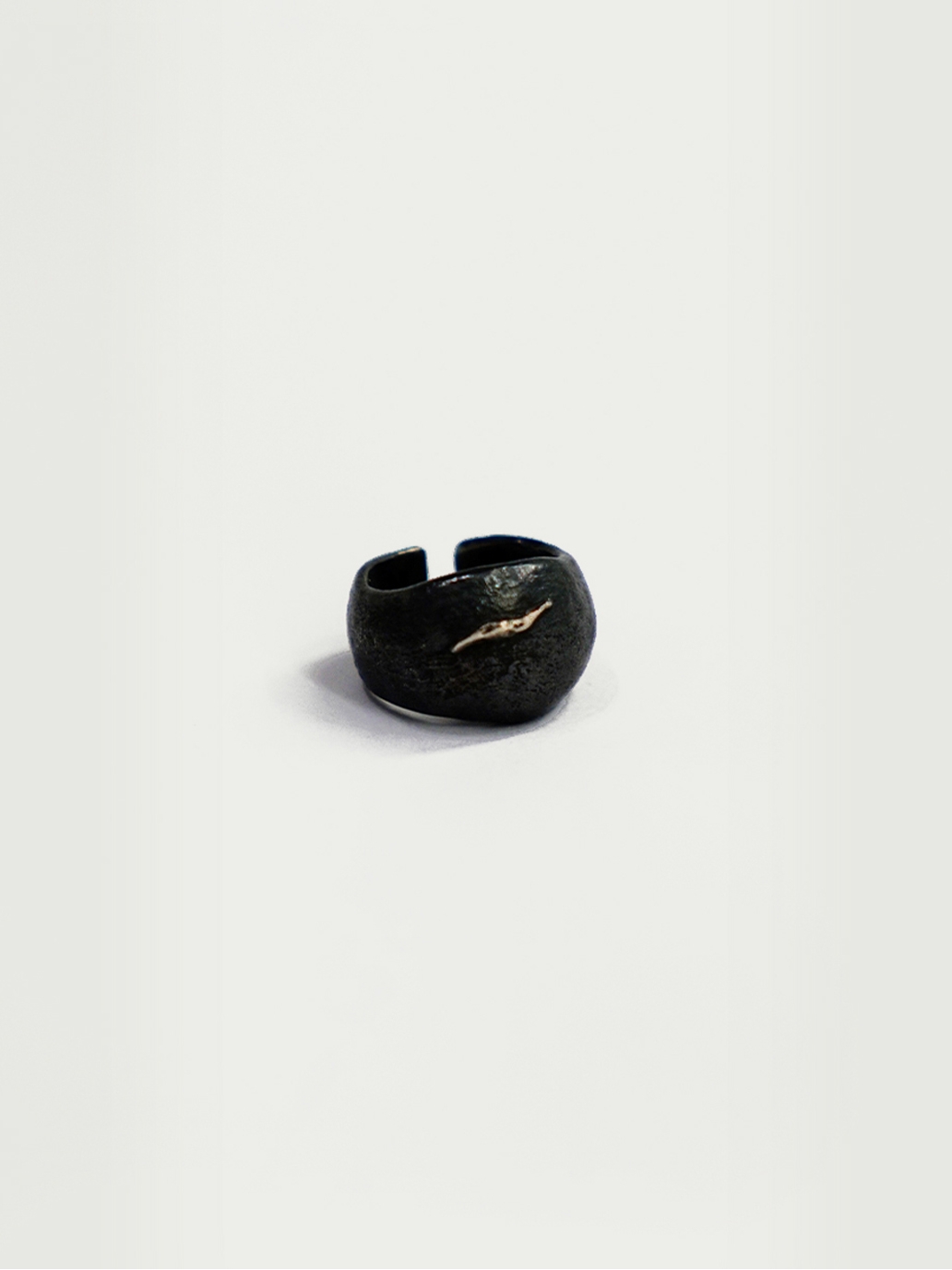 Black round ring