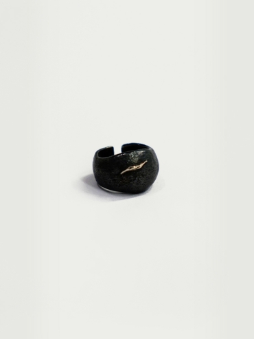 Black round ring