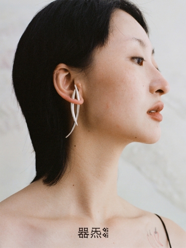 Short Silver Arc Sprout Earring-Single