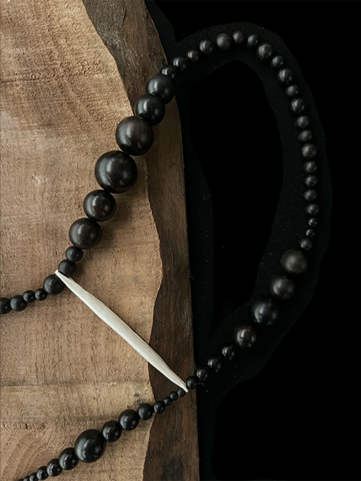 Ebony Beading With A Sprout Clip Necklace