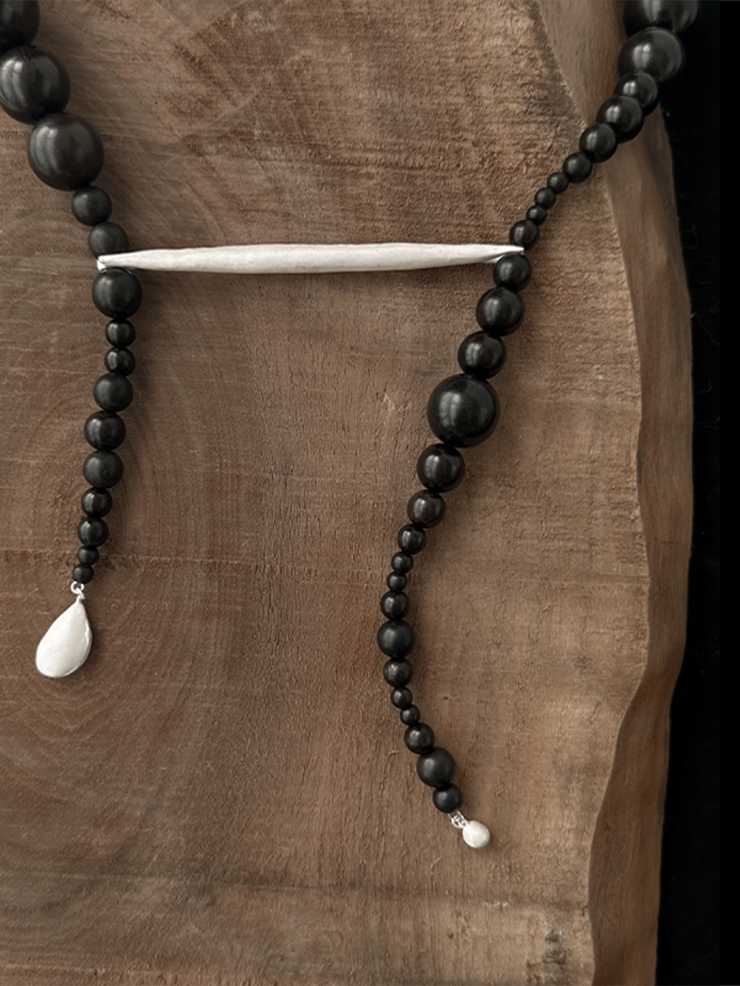 Ebony Beading With A Sprout Clip Necklace