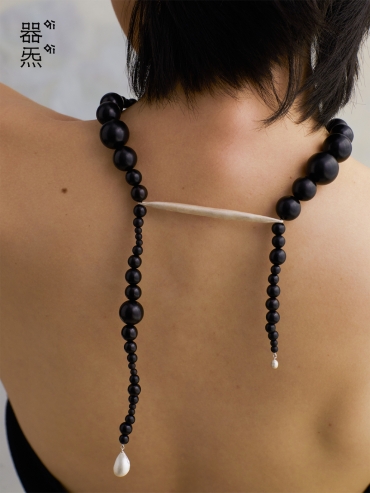 Ebony Beading With A Sprout Clip Necklace