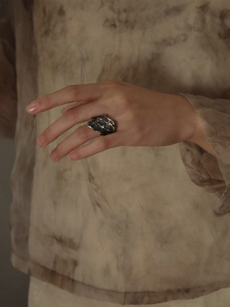 Black Silver River Wave Ring