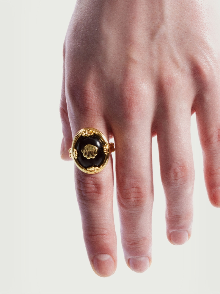 Gold shell agate ring