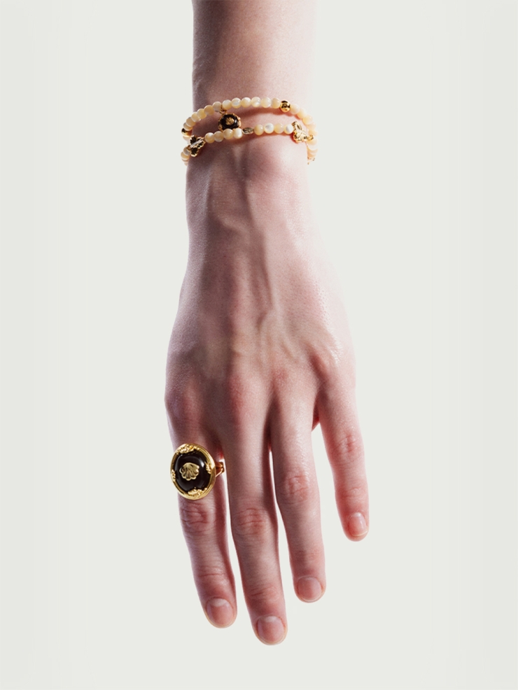 Gold shell agate ring