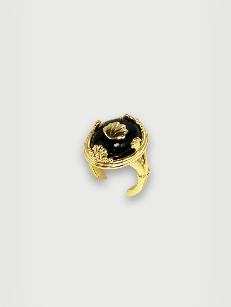 Gold shell agate ring