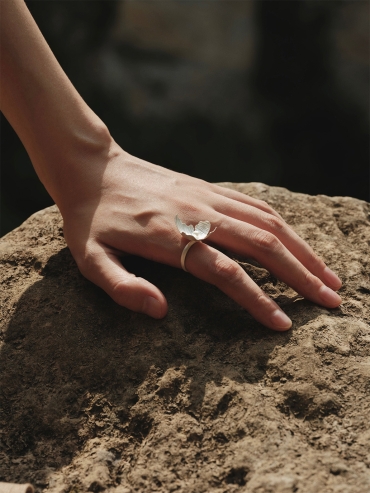 Flame ring with fresh water pearl