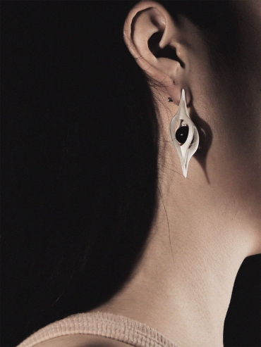 Silver oblivion earings -pair