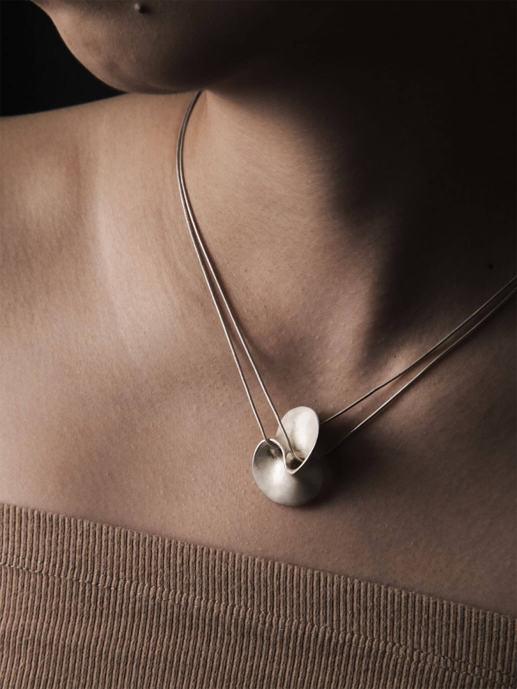 White wormhole necklace