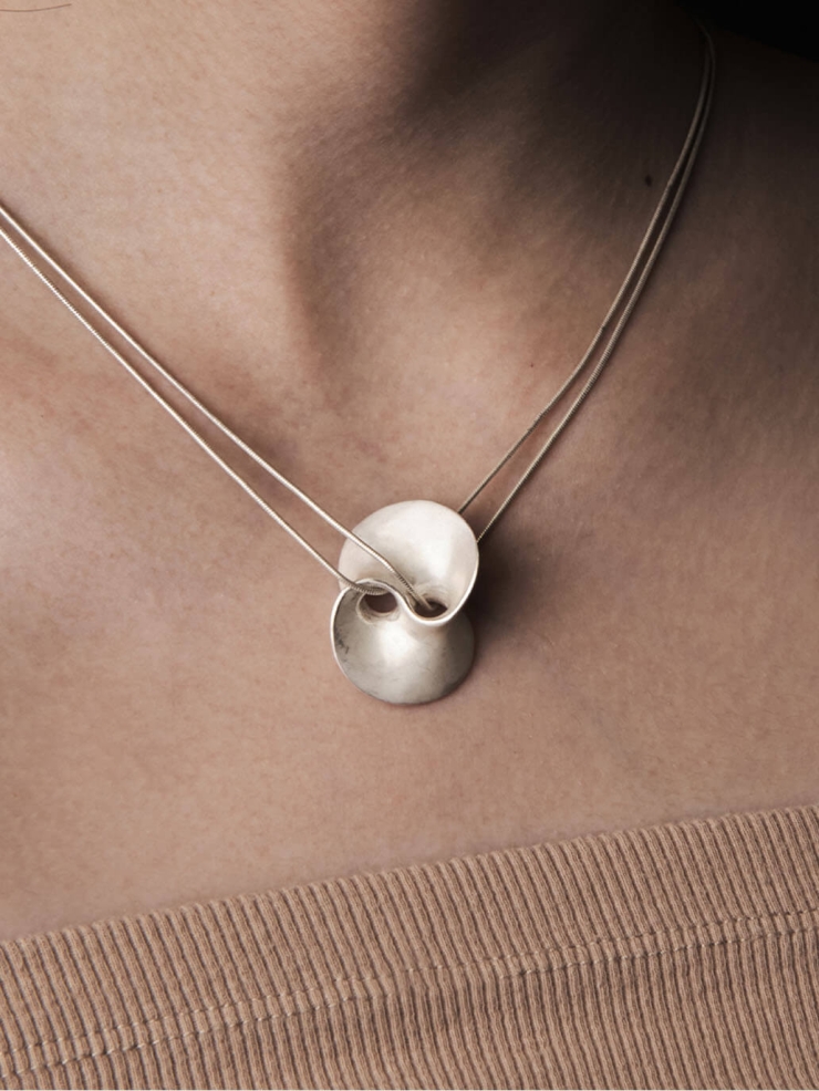 White wormhole necklace