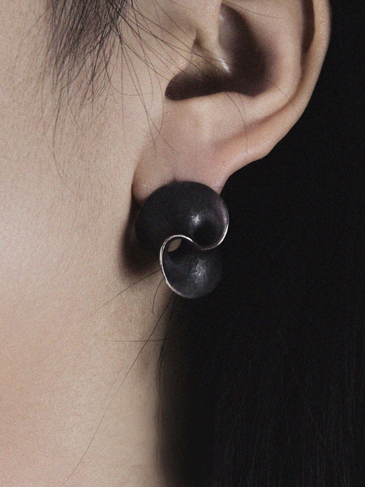 Black wormhole earrings -pair