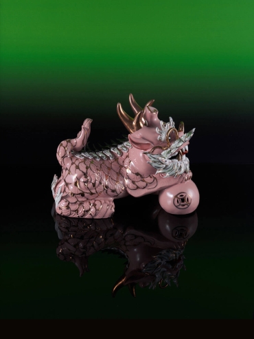 Golden kylin decoration with hydrangea