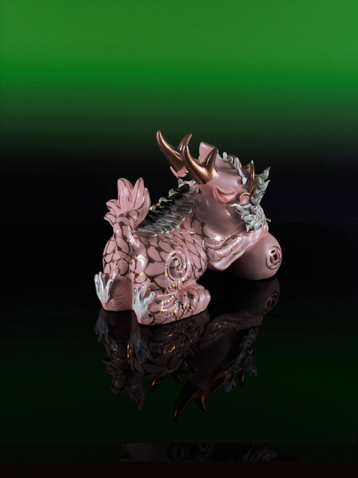 Golden kylin decoration with hydrangea