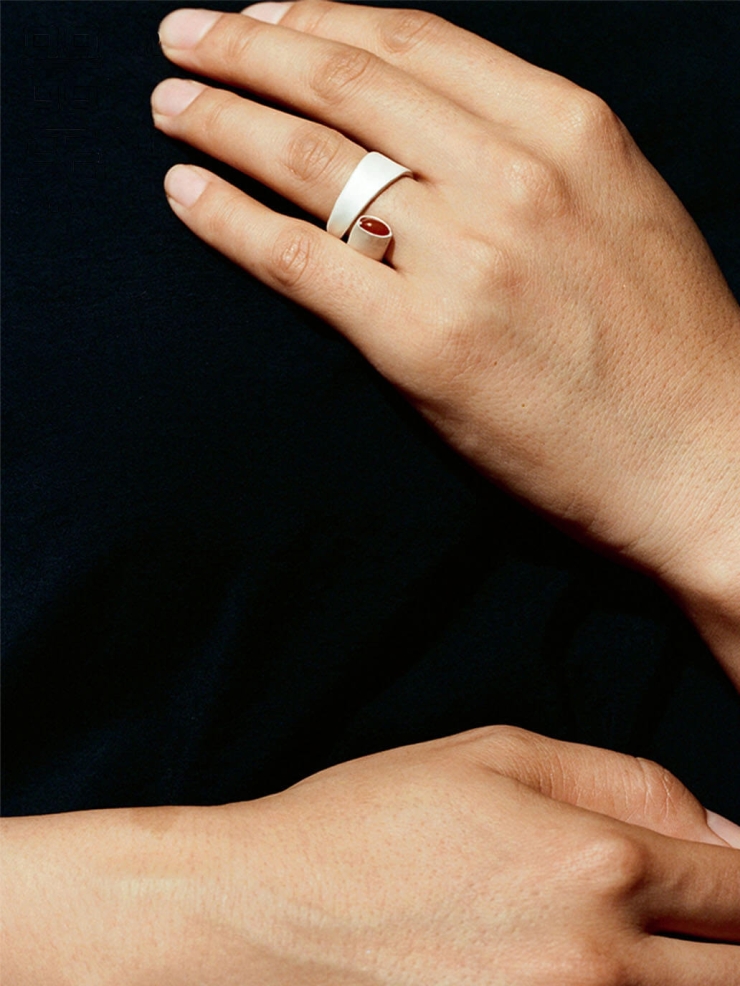 Silver and red revolve amber ring