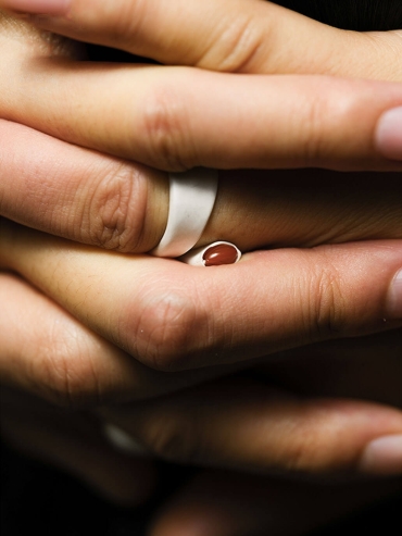 Silver and red revolve amber ring