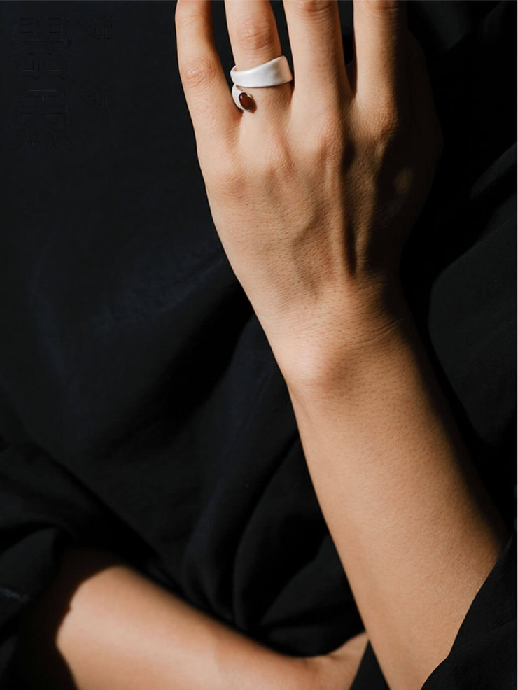 Silver and red revolve amber ring