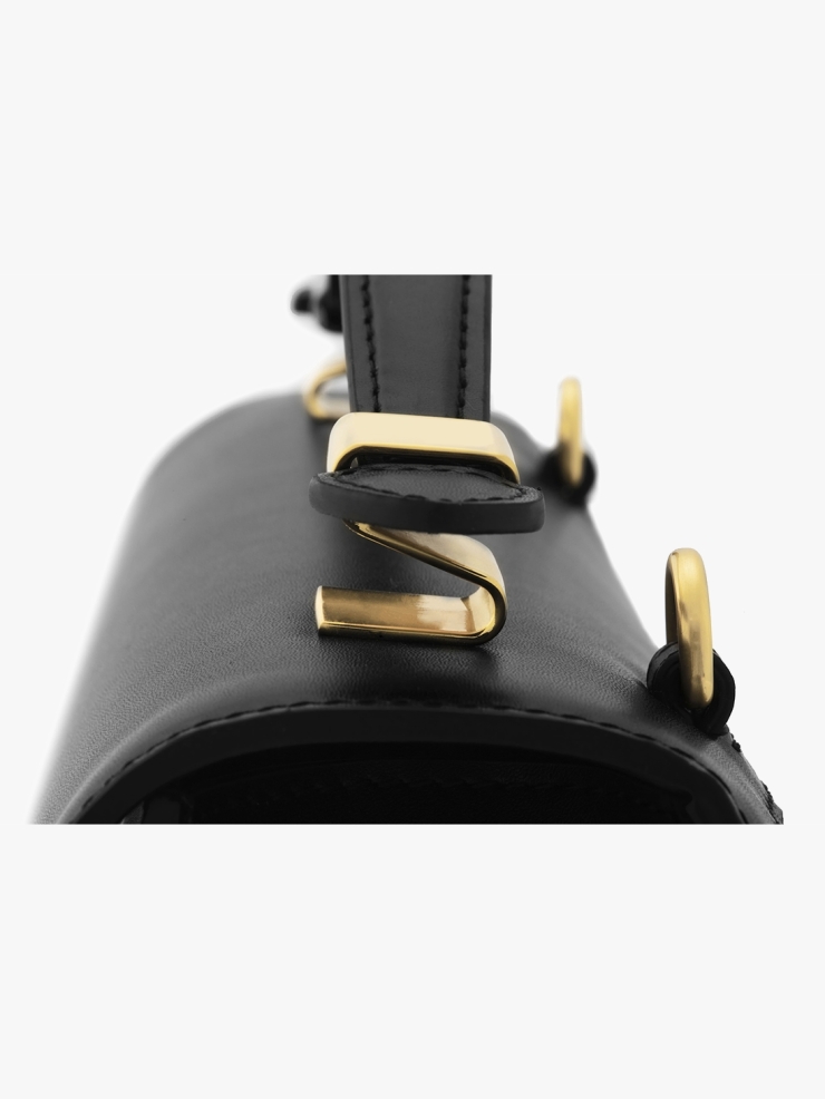 JEOI6 SISI BLACK