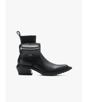 UNTITLAB Hitch Boots Matt Black with Bag