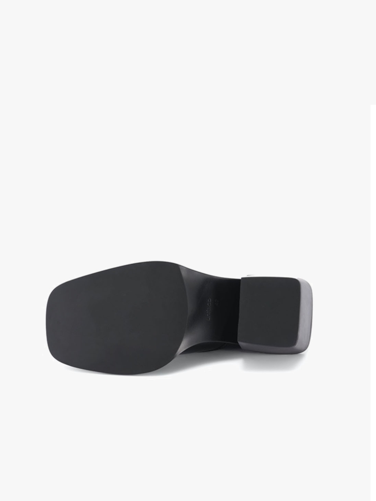 UNTITLAB Step Derbys Black