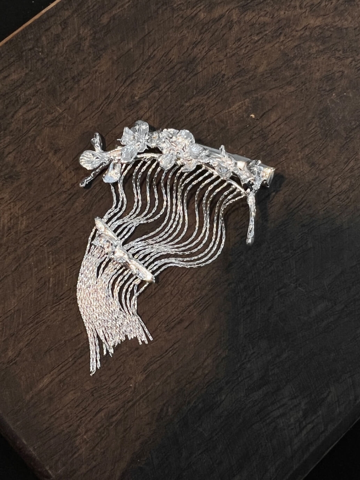 Silver curved water flower spring hairpin side clip-single