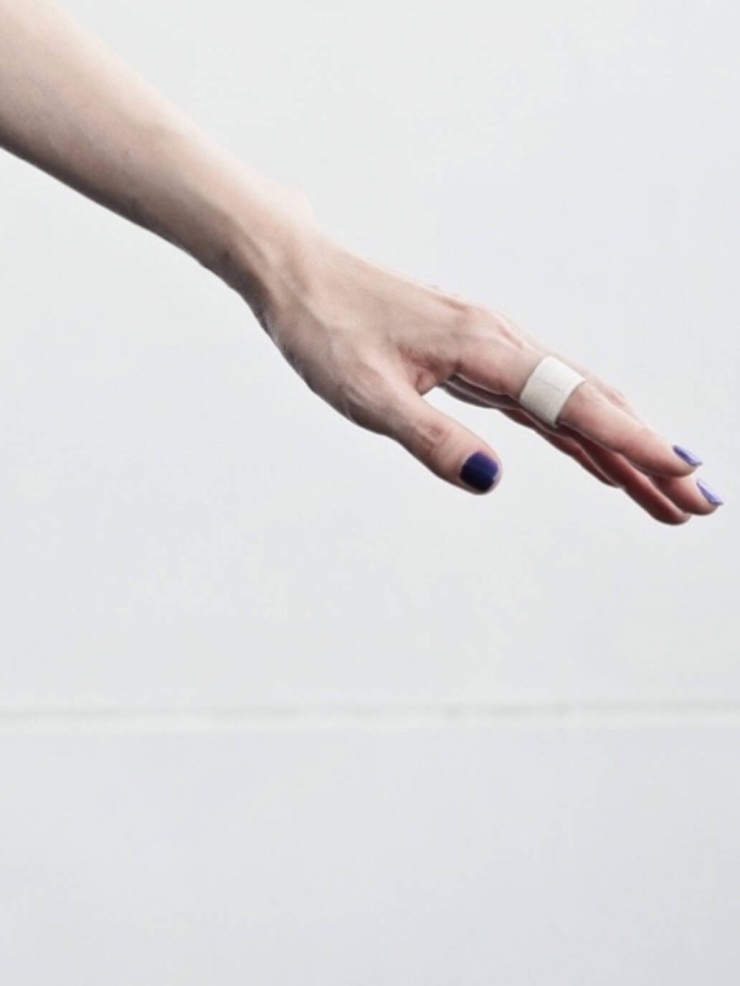 White medium bandage ring