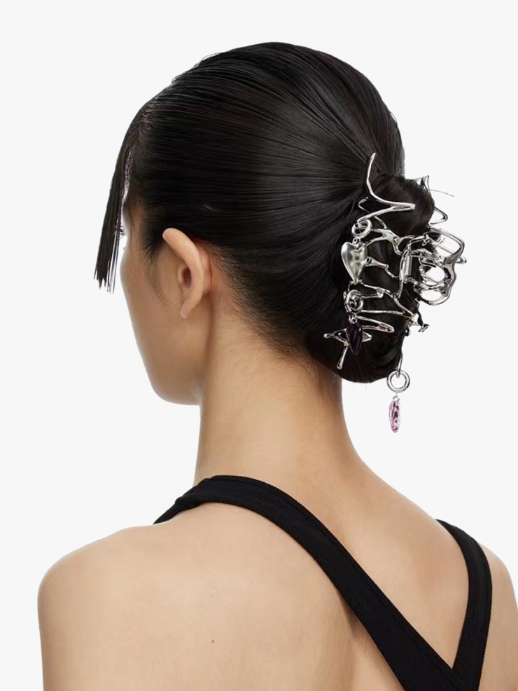 Liquefied metal hair gripper with ring buckle