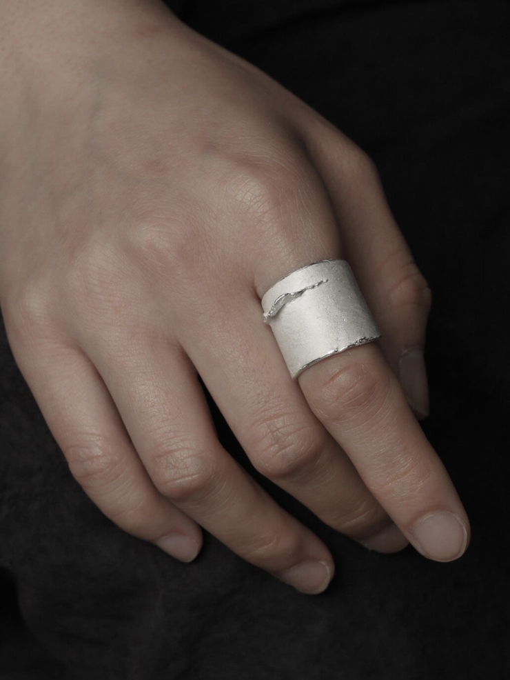 White ocean shadow ring