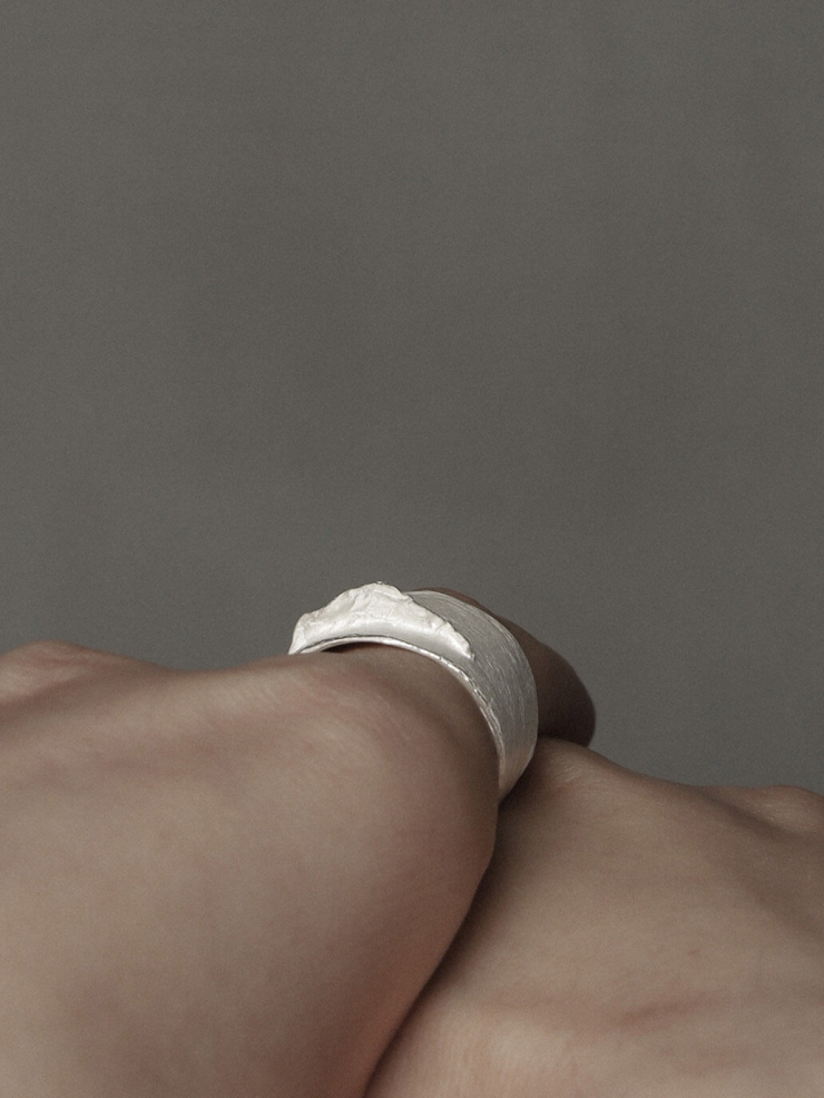 White ocean shadow ring