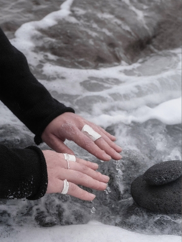 White ocean shadow ring