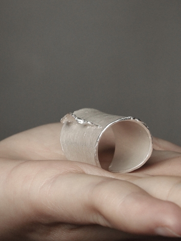 White ocean shadow wide ring