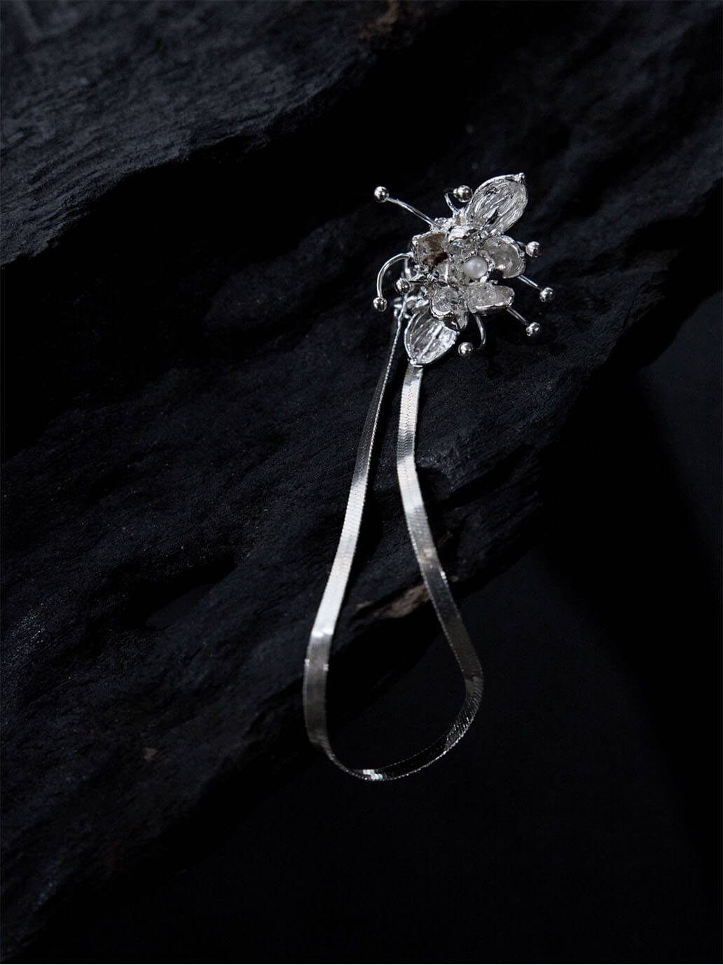 Silver listening lotus earclip