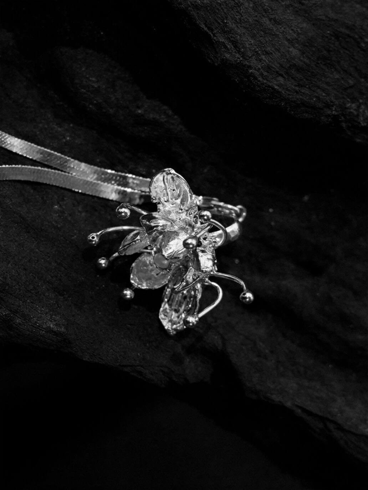 Silver listening lotus earclip