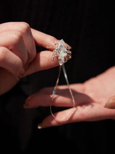 Silver listening lotus earclip