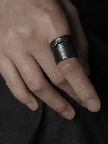 Black ocean shadow ring