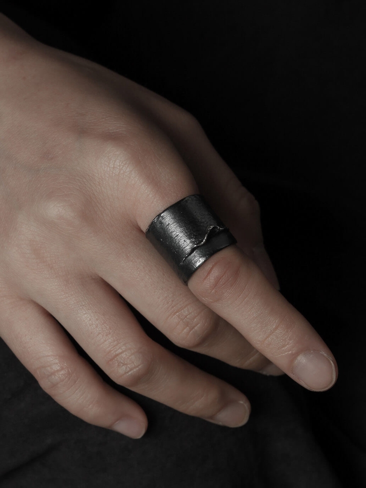 Black ocean shadow ring
