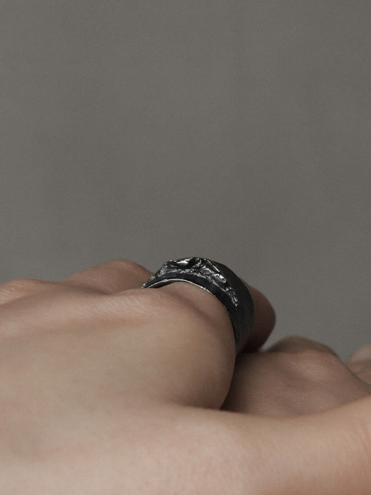 Black ocean shadow ring